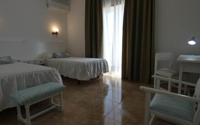 Hostal Port Fornells - Adults Only