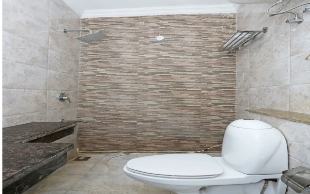 Hotel Pacific Inn Suites by OYO Rooms