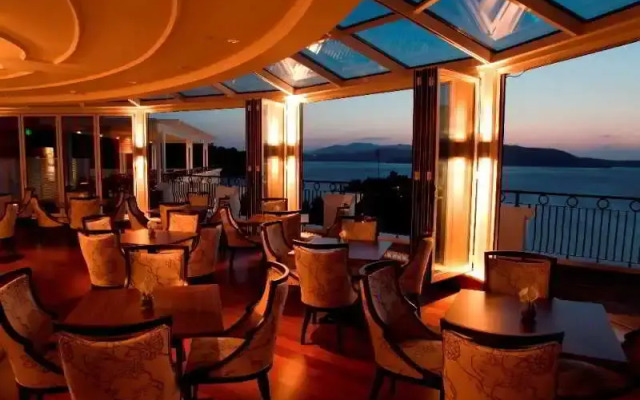 Angels Peninsula Hotel