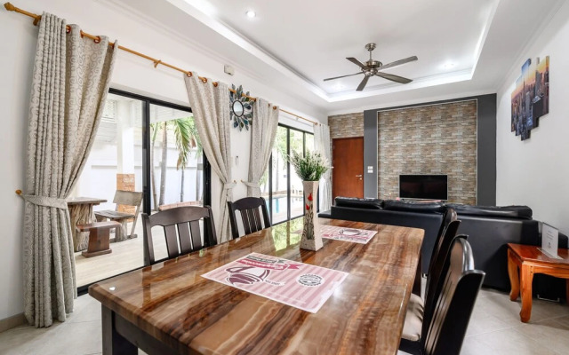 2 Bed Majestic Villa Near Beach