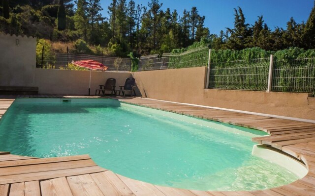 Stylish Villa in Fraissé-des-corbières With Swimming Pool