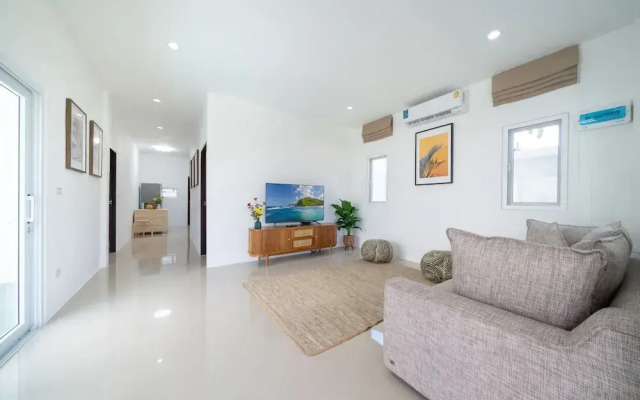 Balinese-Style 2BR Pool Villa Aemy