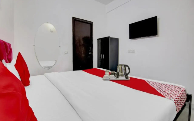 OYO Flagship 80478C Yadav Residency