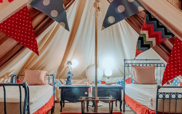 Lone Star Glamp Inn