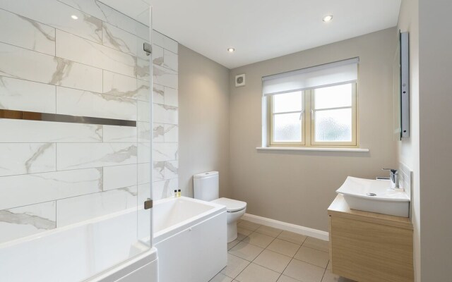 Elliot Oliver Cotswold Style 4 Bed House