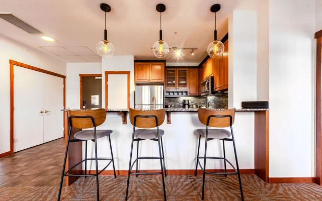 Blackstone Mountain Lodge by CLIQUE