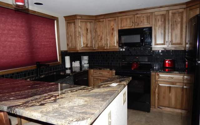 Crestview Condominium's