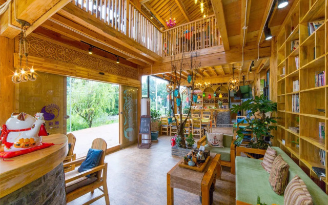 C'est La Vie Boutique Inn