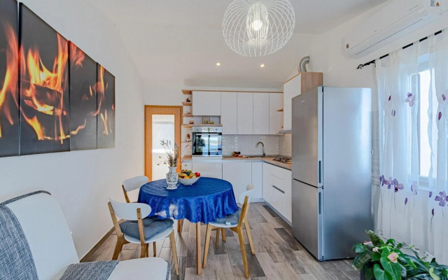 Beautiful Home in Vela Luka With 2 Bedrooms and Jacuzzi