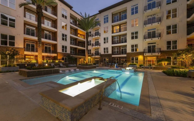 Landing Amazing 1bd, Courtyard, Game Room