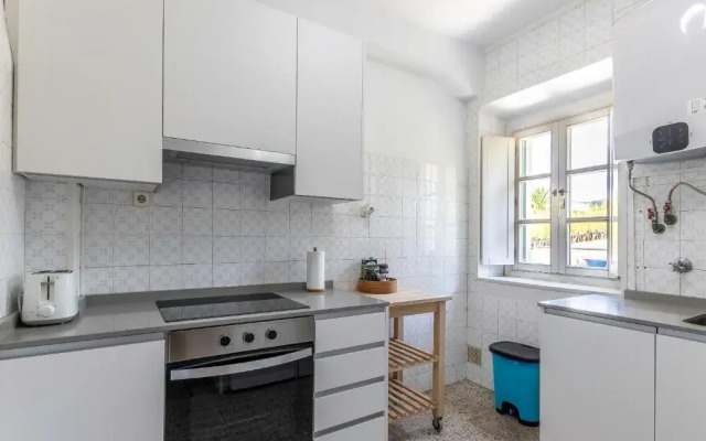 Antigua casa de escritor junto a la playa