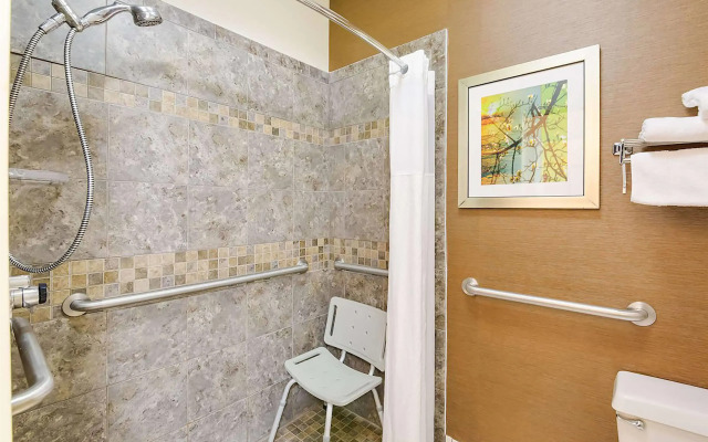 AmericInn by Wyndham Minot