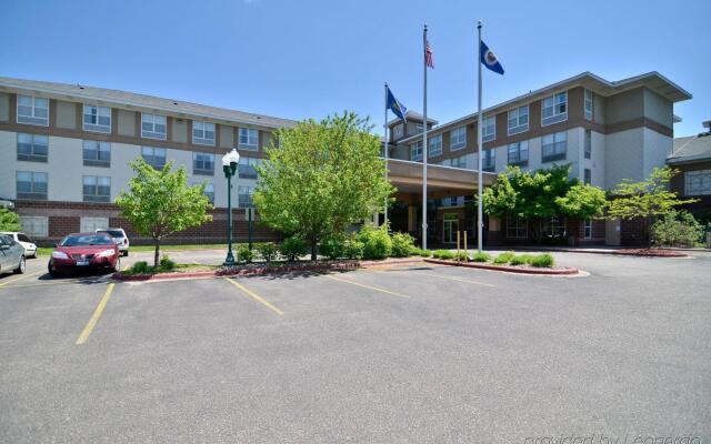 Norwood Inn & Suites