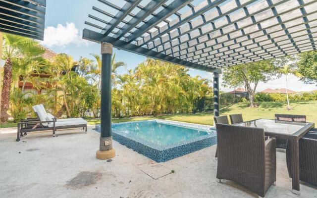 Tropical Villa With Pool at Green Village B843