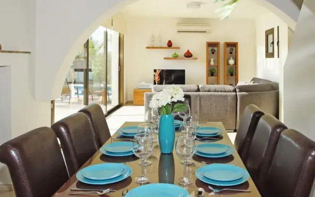Villa Bridgit