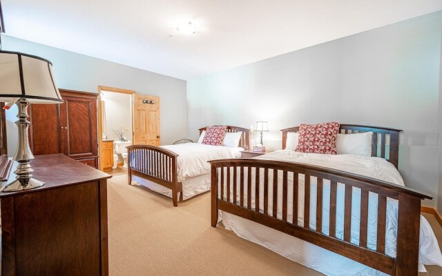 Bear's Paw Chalet - Amazing Location & Ski In/out