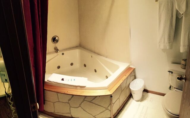 OYO Hotel Chapmanville Inn, WV - Hwy 119