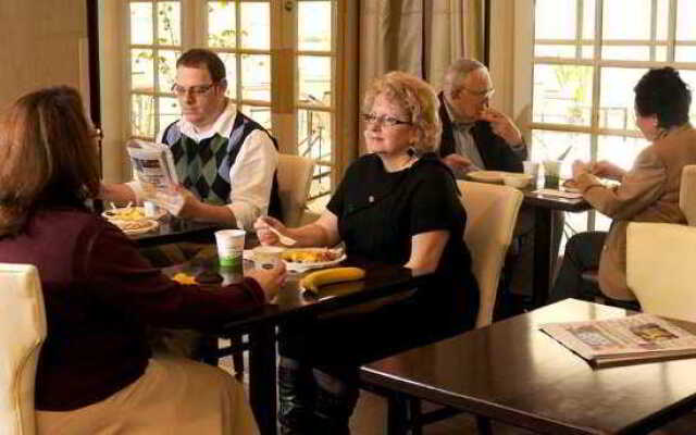 Hampton Inn Charleston-Southridge