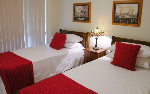 Apple Tree Cottage & Studio – Guest Rooms – Montville