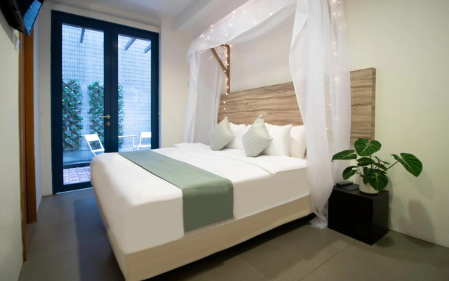 Victoria Hotel, a NuVe Group Collection