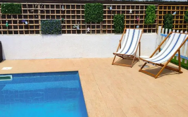 R127 Moderna villa cerca del mar