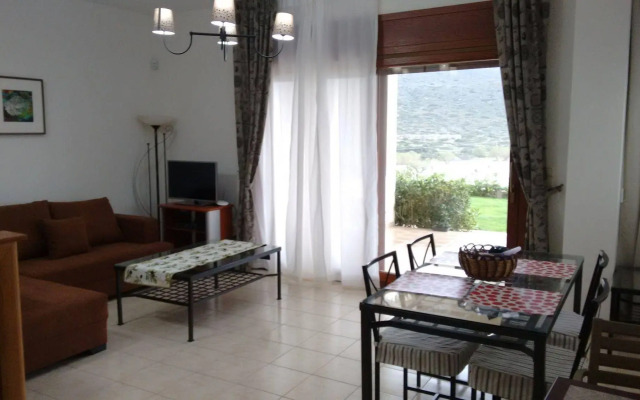 Tholos Bay Suites