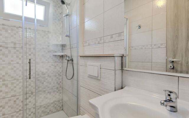 Splendid Mobile Home in Banjole With Swimming Pool