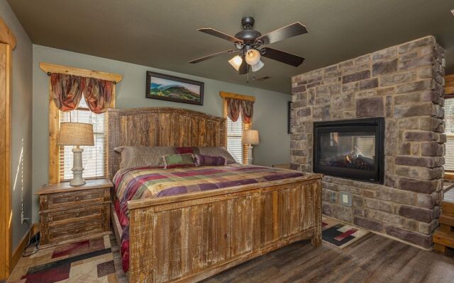 Splash Mansion - Four Bedroom Chalet