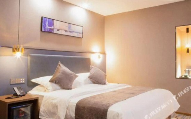 Liangjing Grand Hotel (Jingdezhen People's Square & Yuyaochang Park)