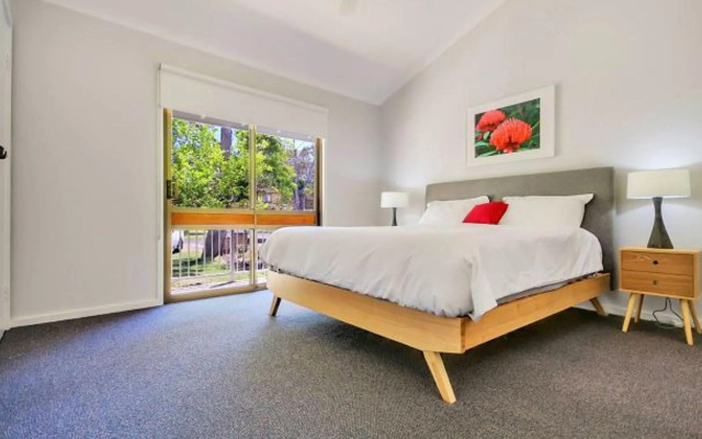 3 Minute Walk to Collingwood Beach Pet Friendly and Stylish