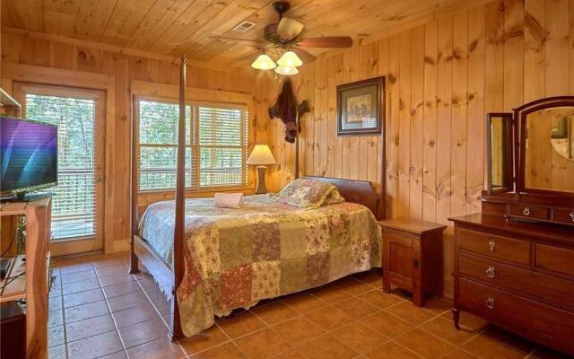 Bear Pause II - Three Bedroom Cabin