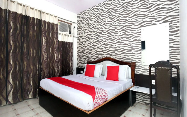 OYO 10376 Hotel Golden Inn