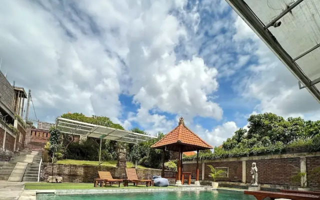 Oka's Guest House