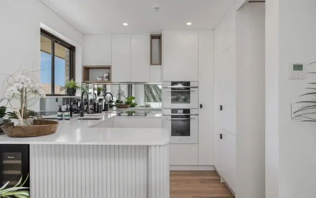 North-east Facing Modern 2-bed Apartment