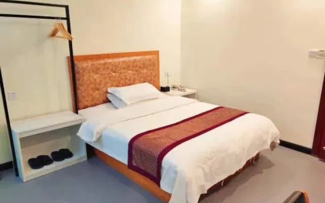 Huahuitong Hotel (Wujiang Shaoguan Station)