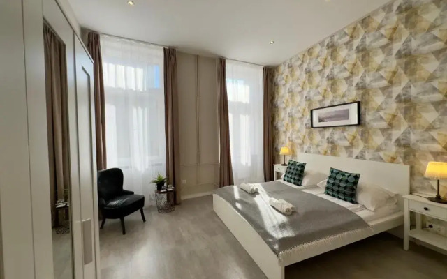 Center Rooms
