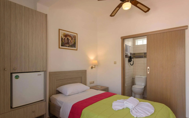 Nikos Hotel