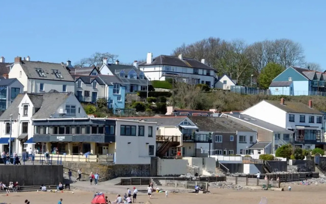 Sea View Apartment - Sea Front Apartment With Views