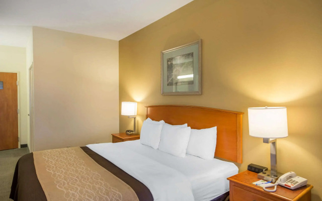 Quality Inn & Suites MidAmerica Industrial Park Area