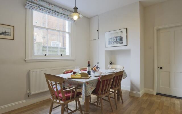 Peaceful holiday home in Southword with Garden