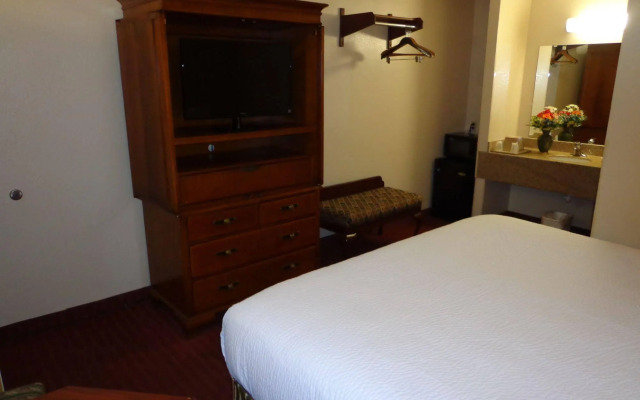 Economy Inn Express Warren