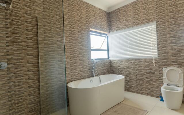 Upmarket 4 bed Chisipite House 2193