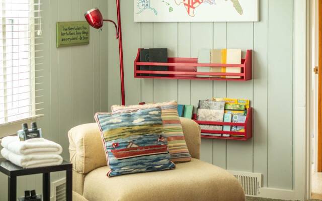 The Doctors Inn Lake Geneva Escape for 8!