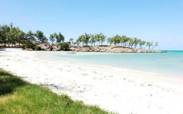 Le Shanoa-gite Feet in the Water