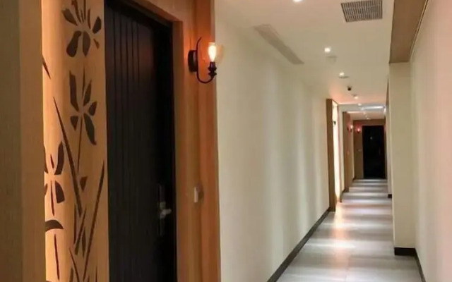 Lantan Moonlight Hotel