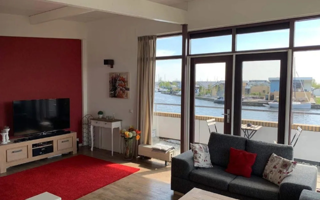 Comfy Holiday Home With a Private Jetty, in Lemmer