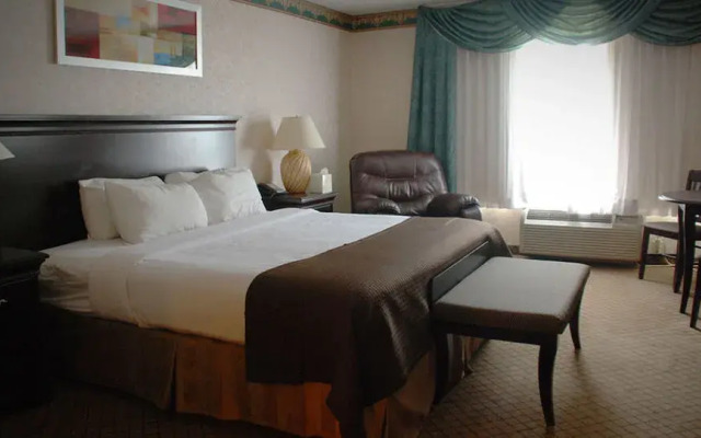 The Plaza Hotel & Suites Winona