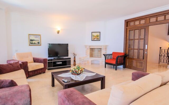 Villa Sahin 2 Triplex