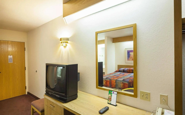 OYO Hotel Markle IN I-69