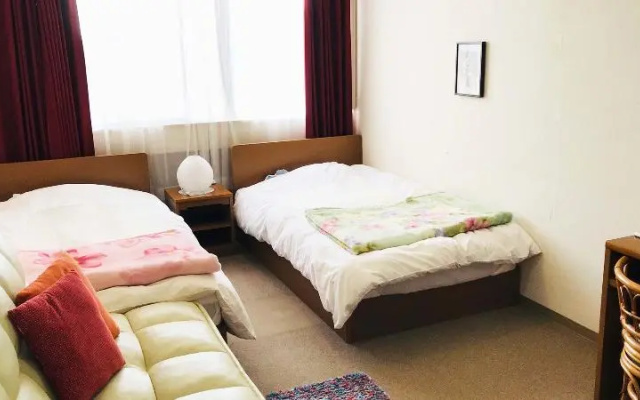 Grass House – Guest Rooms – Hirado